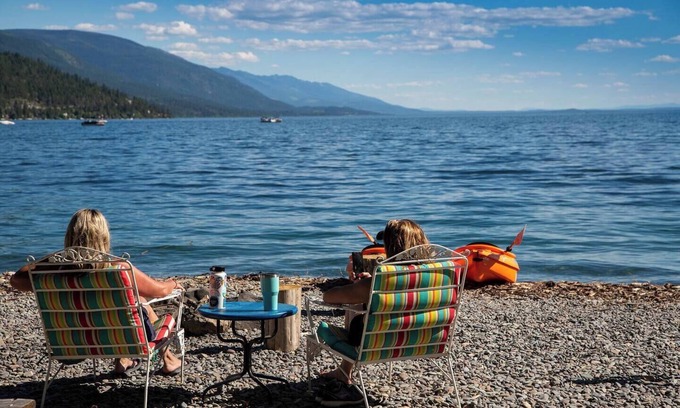 Woods Bay Casa | Real Vintage Camper Flathead Lake Beach Pets yes!