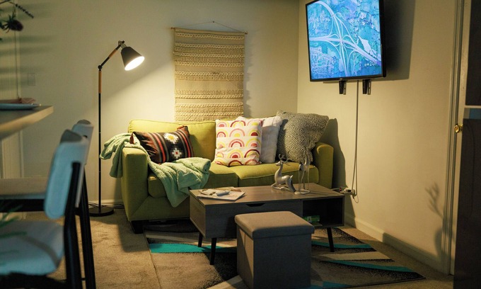 Lawrenceville Casa | Rear Entry/Camp-In /firepit Basement Family Escape/Lawrenceville with AC, WiFi