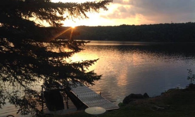 Rideau Lakes Cabaña | Rebecca's Waterfront Cottage Westport Ontario