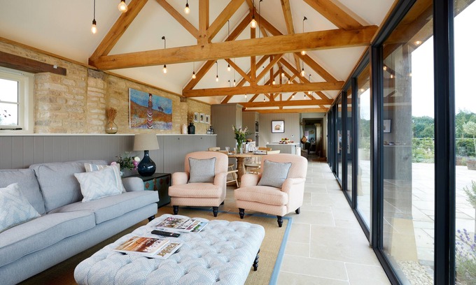 Ampney Crucis Casa | Recent Cotswolds Barn Conversion near Bibury