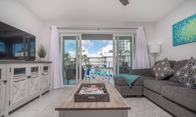 Seven Mile Beach Apartamento | Recent Renovated Apartment in Seven Mile Beach