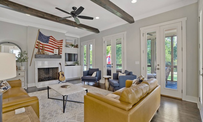 Franklin Casa | Recently-built all-suite with two porches, firepit, crow's nest, & widow's walk