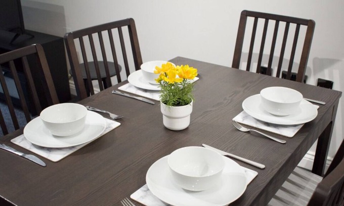 Rotherham Apartamento | Recently refurbished apartment near town with parking included
