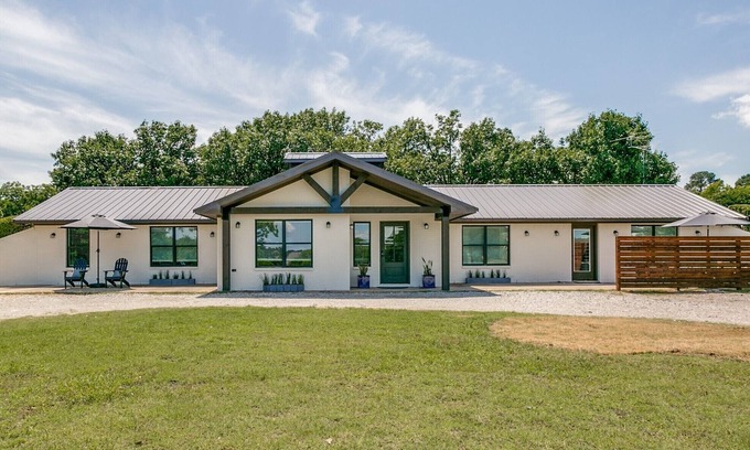 Lake Dallas Casa | Recently Remodeled Home near Lake Lewisville & The Olana