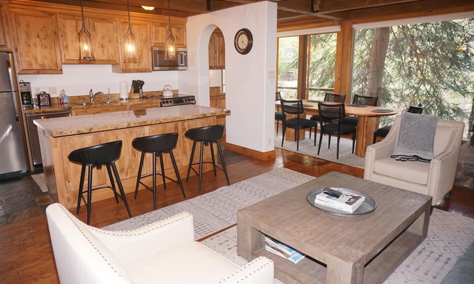 Aspen Condominio | Recientemente remodelado con electrodomésticos nuevos - River Location (203187-4499)