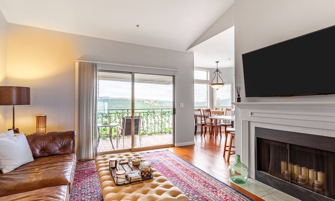 Shepherd Mountain Condominio | Condominio en el último piso con vistas a Hill Country