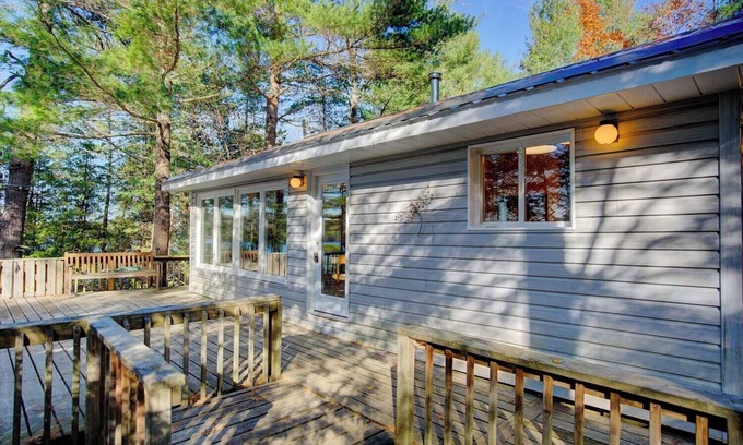 North Frontenac Cabaña | Recently Reno'd Cottage At Pristine Big Gull Lake!