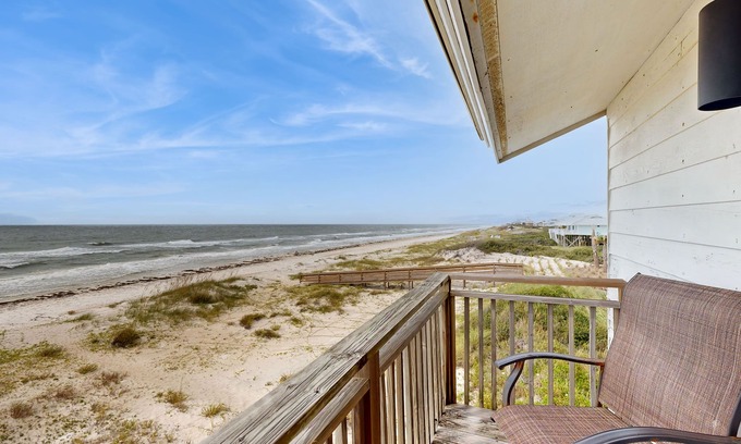 East End Casa | Recently Renovated Beachfront Townhome with beach views, deck, beach gear & more