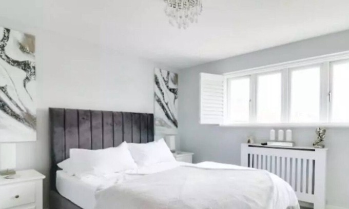 Hatfield Casa | Recently renovated, modern house. Next to train station. 30 minutes to London.