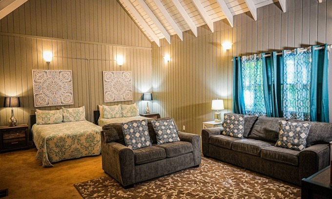 Pine Mountain Chalet De Esquí | Pine Mountain Club Chalets - Habitación de cuatro dormitorios fuera de pista # 48 - Se aceptan mascotas