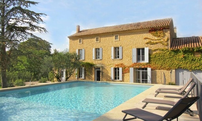 Carpentras Otro | Recently renovated 19th century wine estate, at the foot of Mont Ventoux