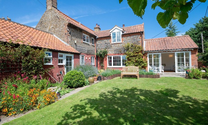 Langham Casa | Recently renovated elegant cottage ,1 mile to the sea ,wonderful walks