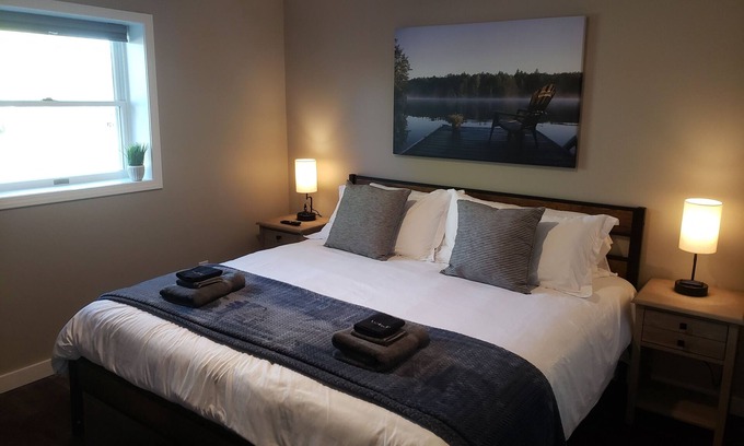 Burdett Apartamento | Recently renovated end-unit apartment in the heart of the Finger Lakes