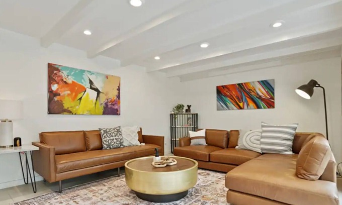 Highland Hills Casa | Recently Renovated- Event/Group Friendly w/ Stunning Views, Hot Tub, Pickleball