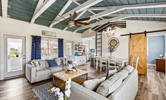 Freeport Casa | RECENTLY UPDATED Beautiful Ocean/Bay View Surfside Retreat - short walk to Beach