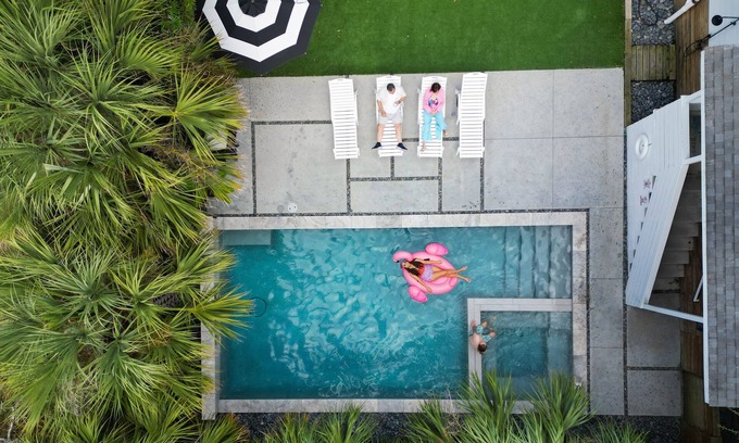 Folly Beach Casa | Brillante casa para perros con WiFi gratis, cocina completa, a pocos pasos de la playa.