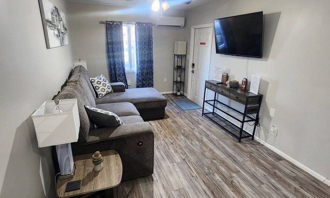 Linglestown Apartamento | Recently updated contemporary getaway. Near Hershey w/ shopping & concerts...