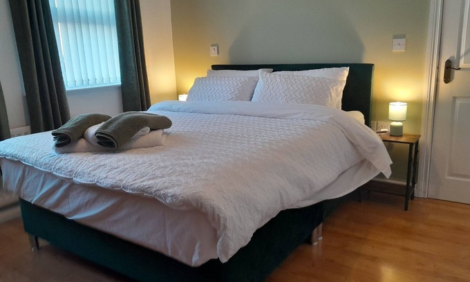 Coleraine Casa | RecentlyRefurbished-Sleeps8-FreeParking