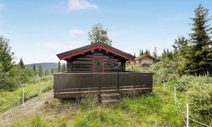 Nordre Land Casa | Recharge your batteries in this cozy log cabin near the Synna River.