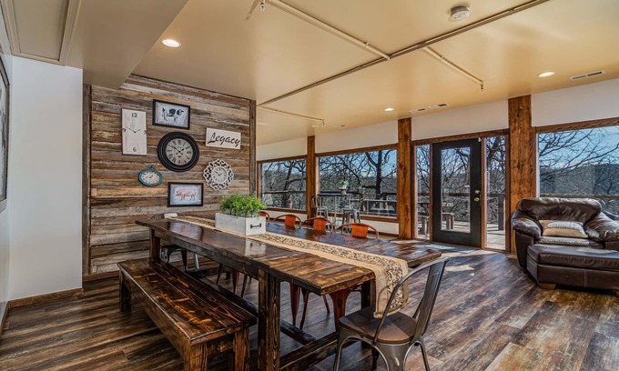 Omaha Casa | Labor Day Open-Reconnect at Ozark Outdoor! Secluded in Nature-Pvt Firepit & Hot Tub-Near Big Cedar