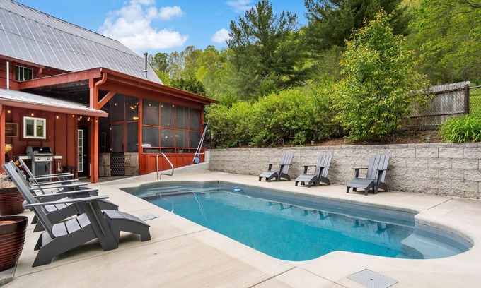 Weaverville Casa | Red Barn Retreat | Private Pool, Hot Tub & Game Room