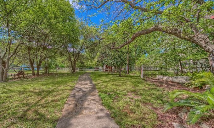 New Braunfels Casa | Red Barn Rr9122rb 5 Bedroom Home by RedAwning
