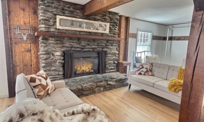 Killington Apartamento | Red Bear Inn- 6.5 Baths! Grill, Pool, Central