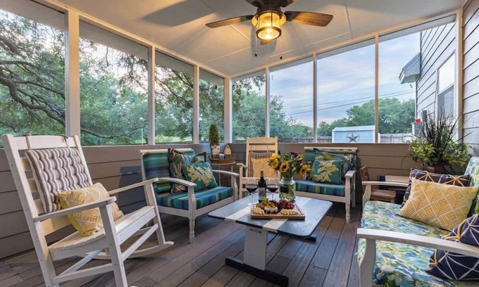 Kingsland Cabina | Red Bird Cabin Studio Retreat