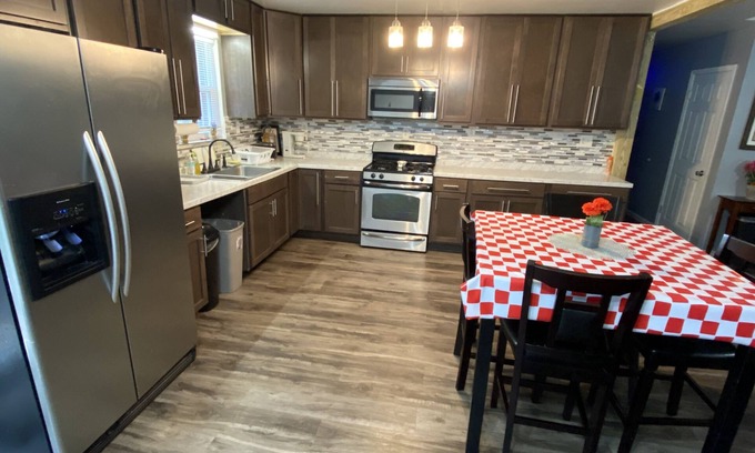 Reese Casa | Red Brick Country Inn: Cozy, Pet Friendly Country Home!