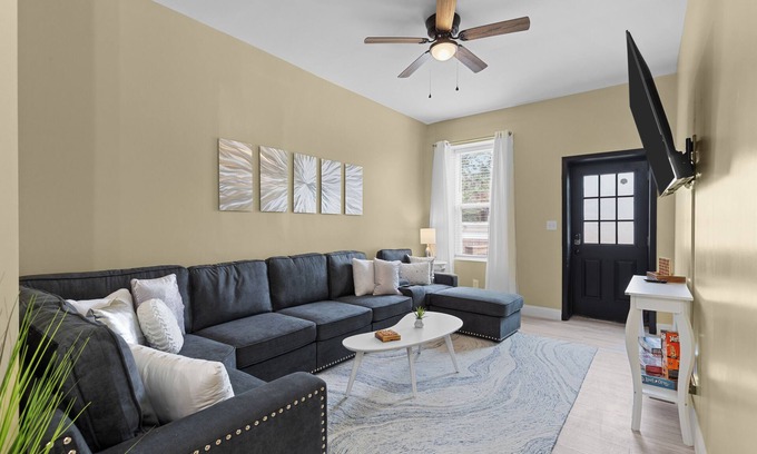Tower Grove East Casa | Red Brick Hideaway | JZ Vacation Rentals