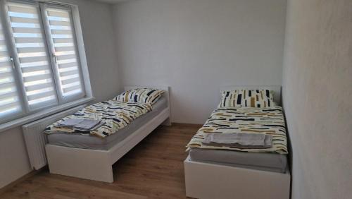 Zeltweg Casa | Red Bull Ring Private Room with Garden and Kitchen