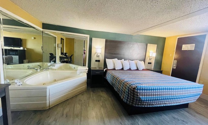 Orchard Park Hotel | Red Carpet Inn Orchard Park - Buffalo, NY