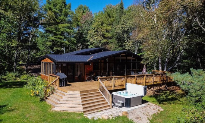 Minden Hills Chalet De Esquí | Red Cedar Chalet on Brady Lake (Sauna and hot tub)