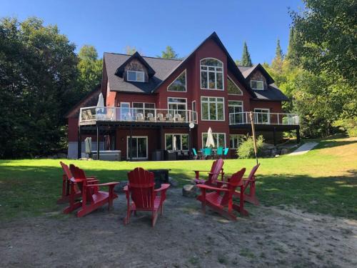 Kearney Casa | Red Devil Six Bedroom Cottage Private Beach