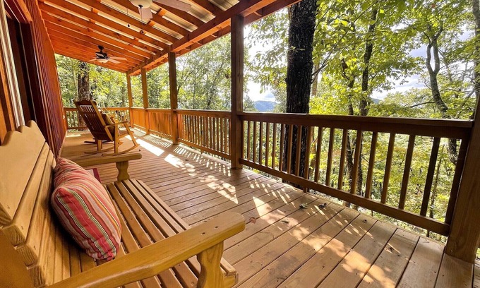 Indian Rock Springs Cabina | Red Door Cabin - couples delight!
