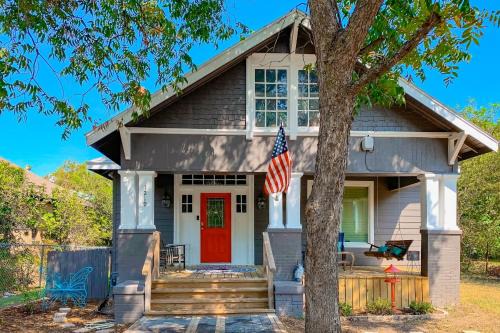 Waco Casa | Red Door Cottage