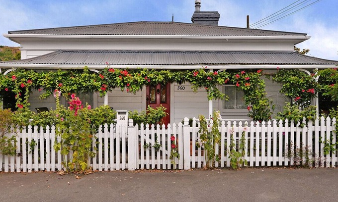 Nelson Cabaña | Red Door Retreat - Nelson Holiday Home