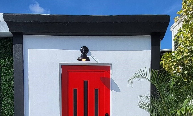 Sabana Abajo Apartamento | Red Door Suite - Solo 13 mins del Aeropuerto SJU, PR.