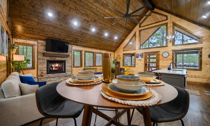 Pickens Cabina | Red Fern Cabin Beauty Awaits