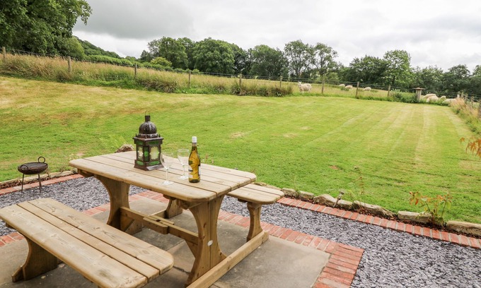 Disserth and Trecoed Cabaña | Red Kite Cottage