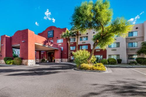 Palm Valley Hotel | Red Lion Inn & Suites Goodyear