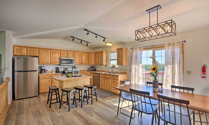 Red Lodge Casa | Red Lodge Townhome w/ Hot Tub & Mountain Views!