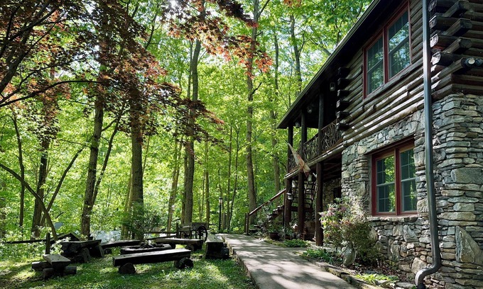 Waynesville Cabina | Red Maple Retreat - entire property