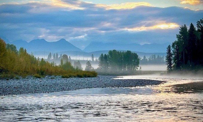 Polebridge Casa | Flote y pesque el North Fork en el Red Meadow Chalet