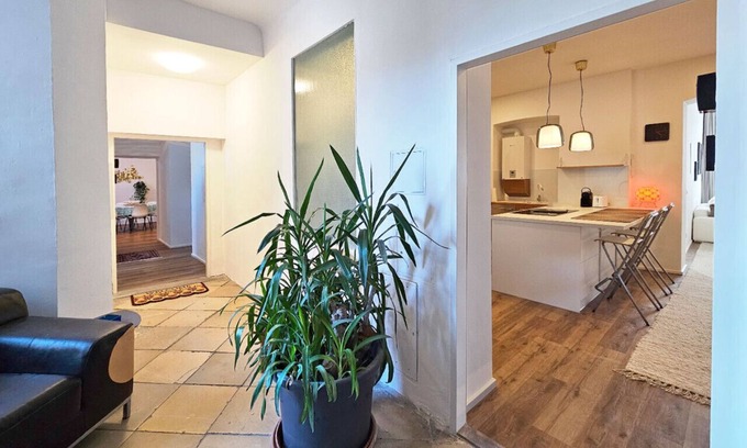 Mariahilf Apartamento | Red Orange Palm