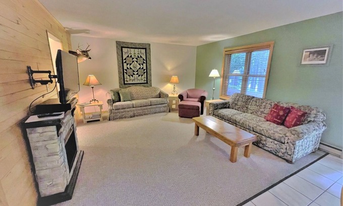 Phillips Condominio | Red Pines - Elk Lake Condo #6 | 3 Bed, 1 Bath