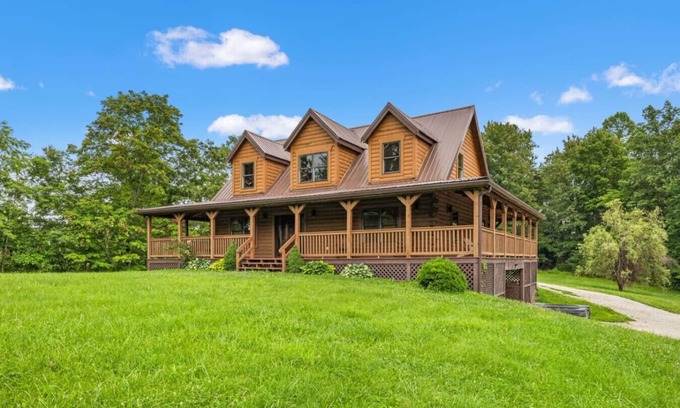 Rogers Casa | Red River Gorge Family Cabin + Hot Tub