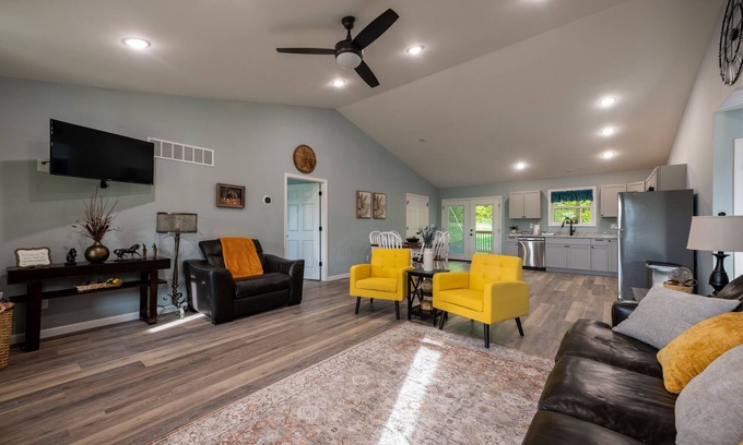 Stanton Casa | Red River Gorge, High Speed Wi-Fi, KY Dragway, Hollerwood Stay