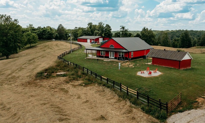 Denniston Casa | Red River Ranch Retreat- HOT TUB, Views, Pond- Near RRG