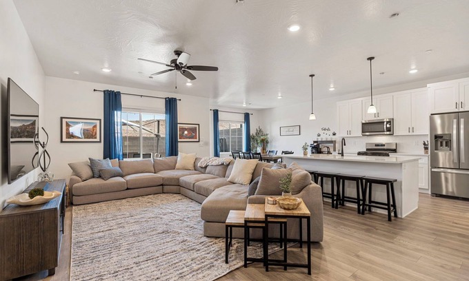 St. George Casa | Red Rock Trails: Dog Friendly + Private Hot Tub